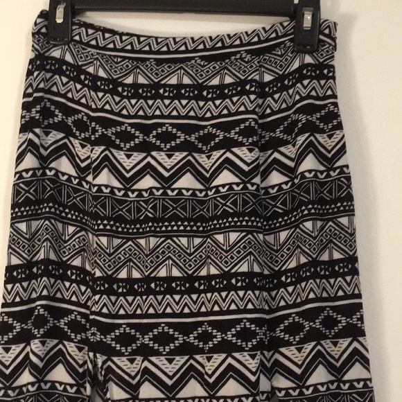 🖤🤍Forever 21 Maxi Skirt (M) Double Front Slits - Picture 2 of 13